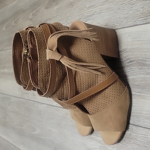 Franco Sarto Fina Tan Suede Booties Size 6 1/2 - Picture 7 of 9